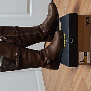 Teva Delavina boots-- size 7